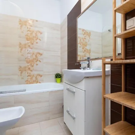 Spacious And Comfortable Apartment *
